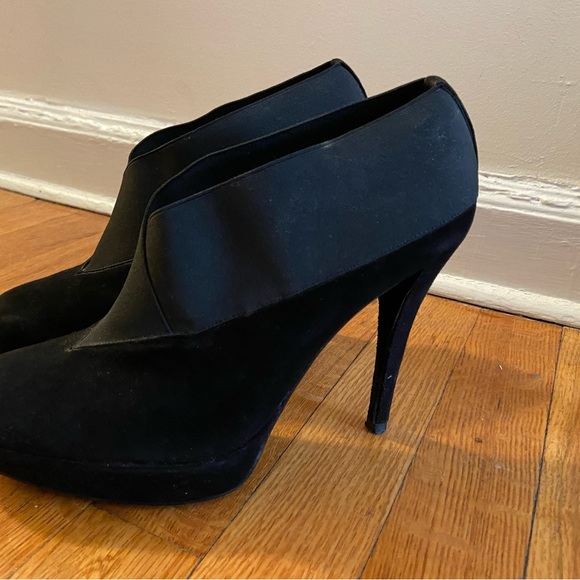 Stuart Weitzman black suede platform booties size 7 - Picture 3 of 7